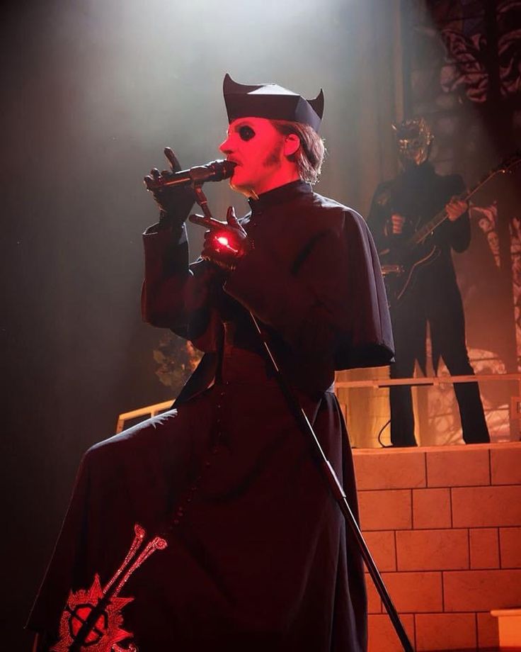 NorthGhovl's tweet photo. Thinking about Copia in his cassock a very normal amount.. totally not dreamily sighing as we speak https://t.co/aeeHAdNF16