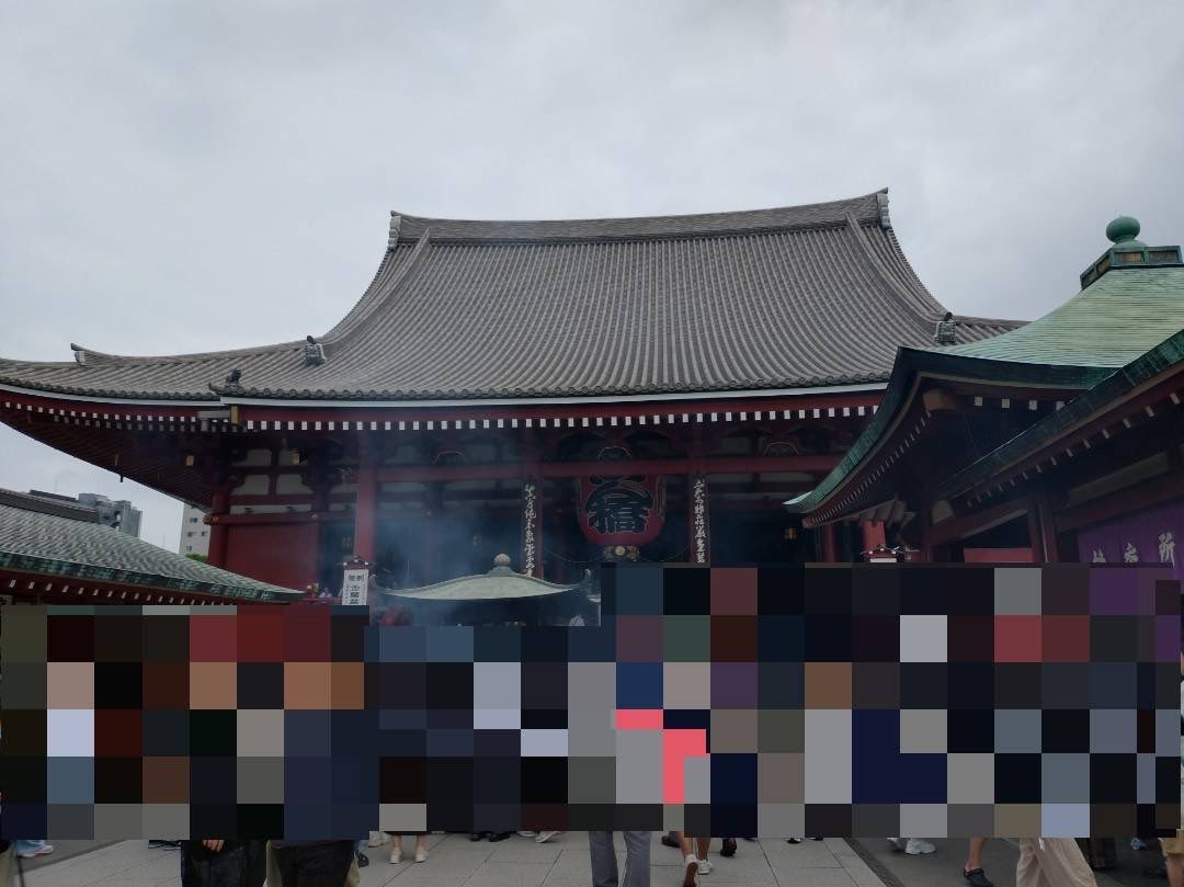 sorakomeriru's tweet photo. 本日、浅草の仲見世裏通りで占い鑑定しております🔮✨
もくもく雲模様ですがこのまま天気が無事に持ちますように🙏暑すぎず、お出かけしやすい気温なのでぜひお気軽にどうぞ〜！浅草寺も朝からたくさんの人類で賑わっておりました🧚‍♀️

#占い処たまる https://t.co/KAsW2yaWFj