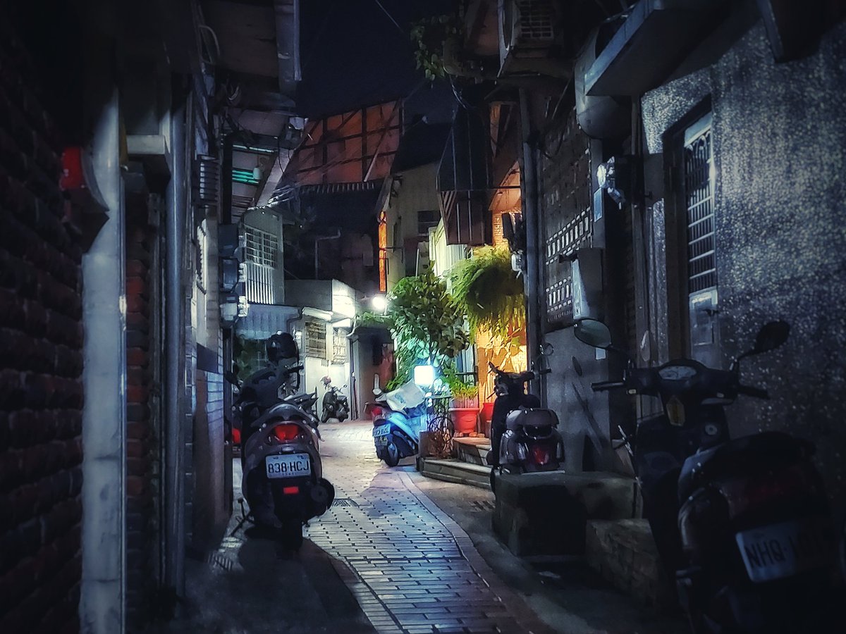 ckckforeskin's tweet photo. 夜 赤崁楼近く 32
#AsianEmergingPhoto #Taiwan #nightphotography #alley #streetsnap
#LightAndShadow
©️skinskin https://t.co/egeVo8o00n