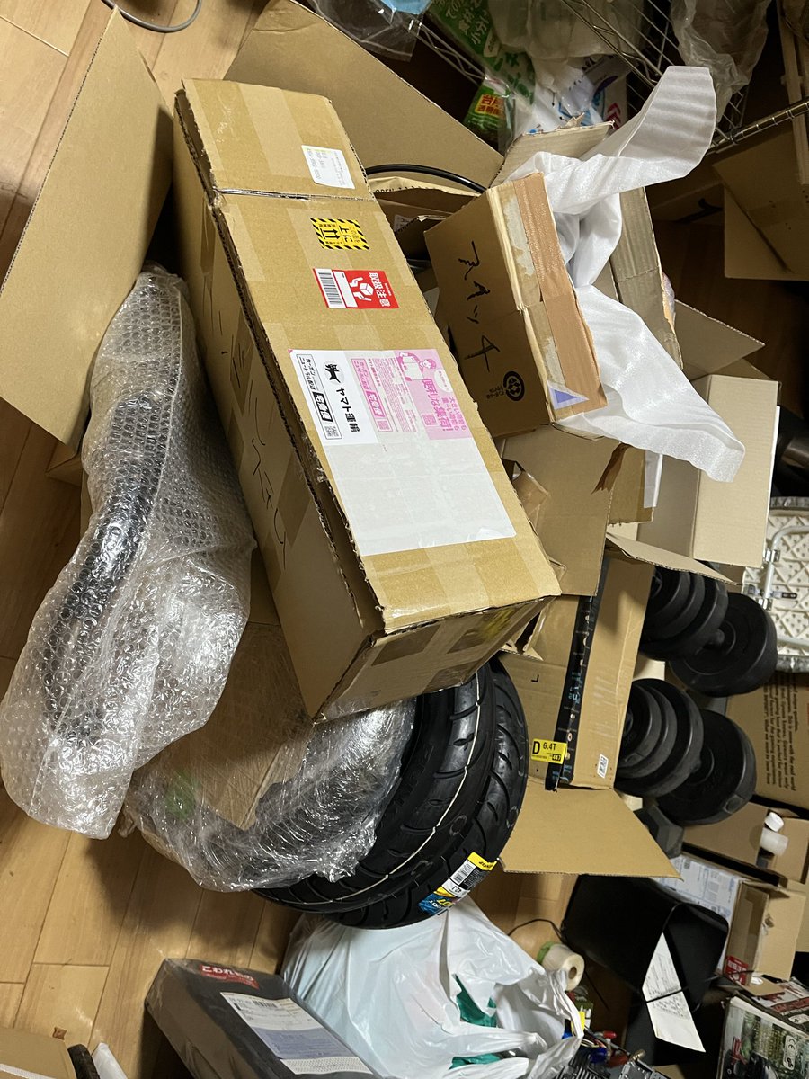 B_zenkou's tweet photo. 大体部品揃った
と思ったらベアリング関係一切来てない！！！
明日フロントくらい組み上げたかったんやけどな🤤 https://t.co/cgxmVHPkd1