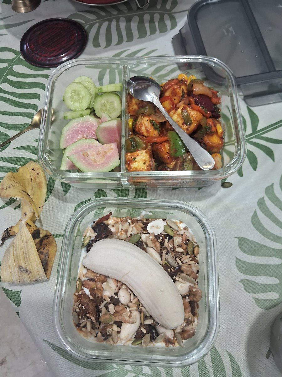 AnnuInfo's tweet photo. #Day179
After an Intermittent Fasting of 15  Hours
At 10:00 AM
Soya Rolled Paneer
Fibres &amp; Guava 

Scheduled:
At 01:30 PM
Light Lunch

Evening:
Yogurt &amp; Makhana https://t.co/robVNeOv6O