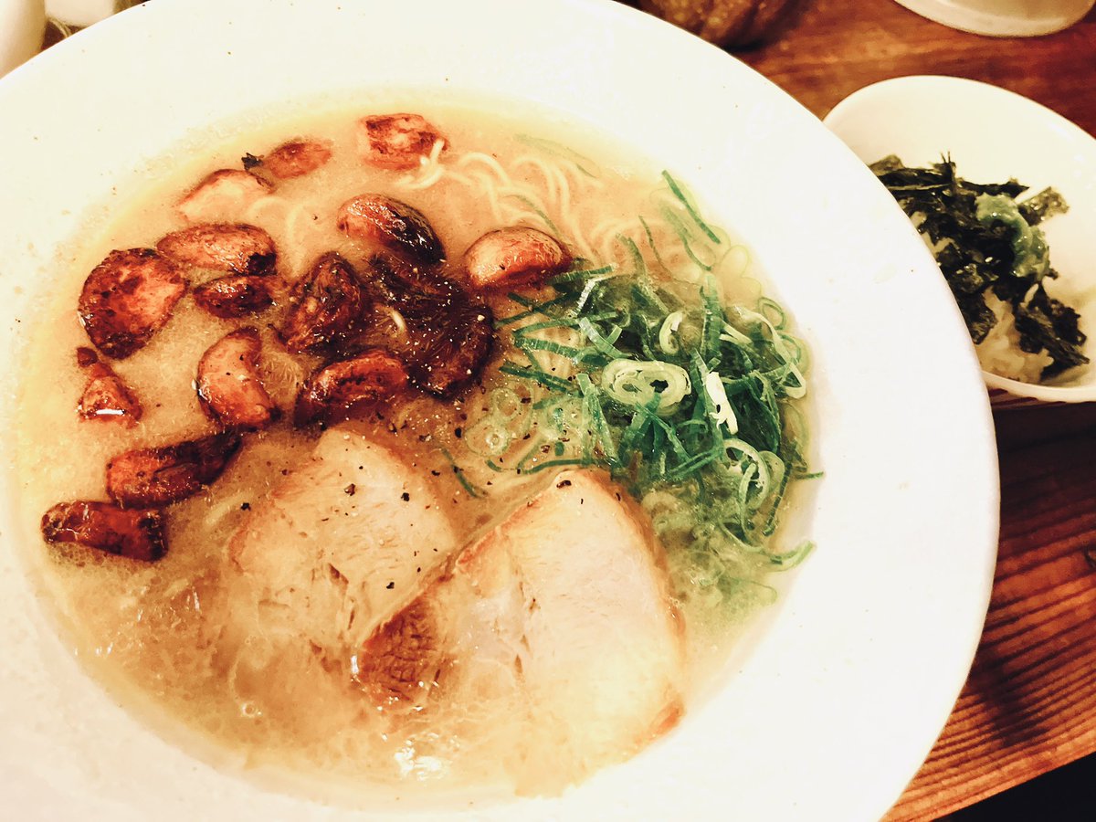 Spice_Plus's tweet photo. 昼は🧄にんにくラーメンと、わさび飯🍚
もう1段にんにく多くても良かった！旨かったぁ〜 https://t.co/Wbn9Y4Xhib