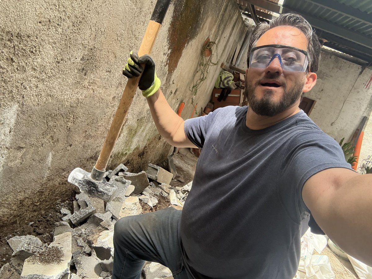 bernardosilvagt's tweet photo. Mi hermano y yo hacemos construcción, remodelación y mantenimiento de propiedades.
Techos, demoliciones, acabados y más.
Trabajo honesto, limpio y profesional.
#Construccion #Remodelacion https://t.co/G5WqI2X14W