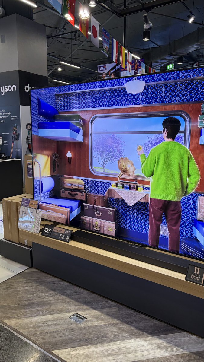 afoxdesign's tweet photo. I never did buy a Vision Pro, so I guess I could use the money I saved to buy a 100” TV 🤔 #manlogic https://t.co/nayMkT2lvX