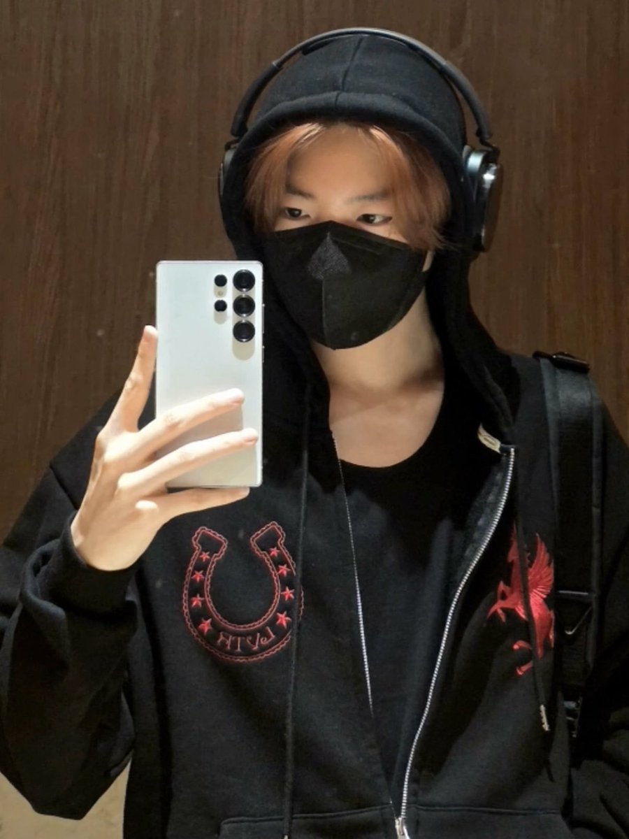 yssyxa's tweet photo. Abang-abang, maaf banget nih ya, tp kalo gini terus, kapan saya sembuh (dr penyakit delulu) ya?

*partisipan seminar pasti memahami https://t.co/WTW991NMZA