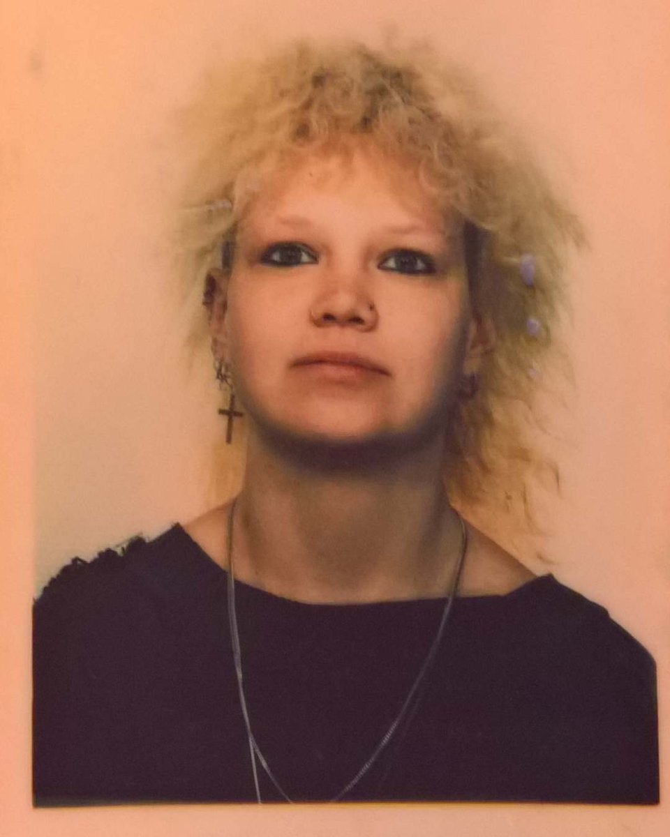 SweetSixteen68's tweet photo. #IchdenkeSiesolltendaswissen
#Iambeautiful
#NothingisTrivial
#HappyBirthdaytoMe
#Geborenam4Juli
#Bornon4thofJuly
...durch mein Profil fliegen wieder
🎈Luftballons🎈...
Well - ...heute werde ich *58* !!!
🫣🥳🫣 🍾🥂 🫣🥳🫣
📸 II. ca. 1971
📸 III. 26.04.1991
📸 IV. 24.12.2025 https://t.co/s9kMikRvOx