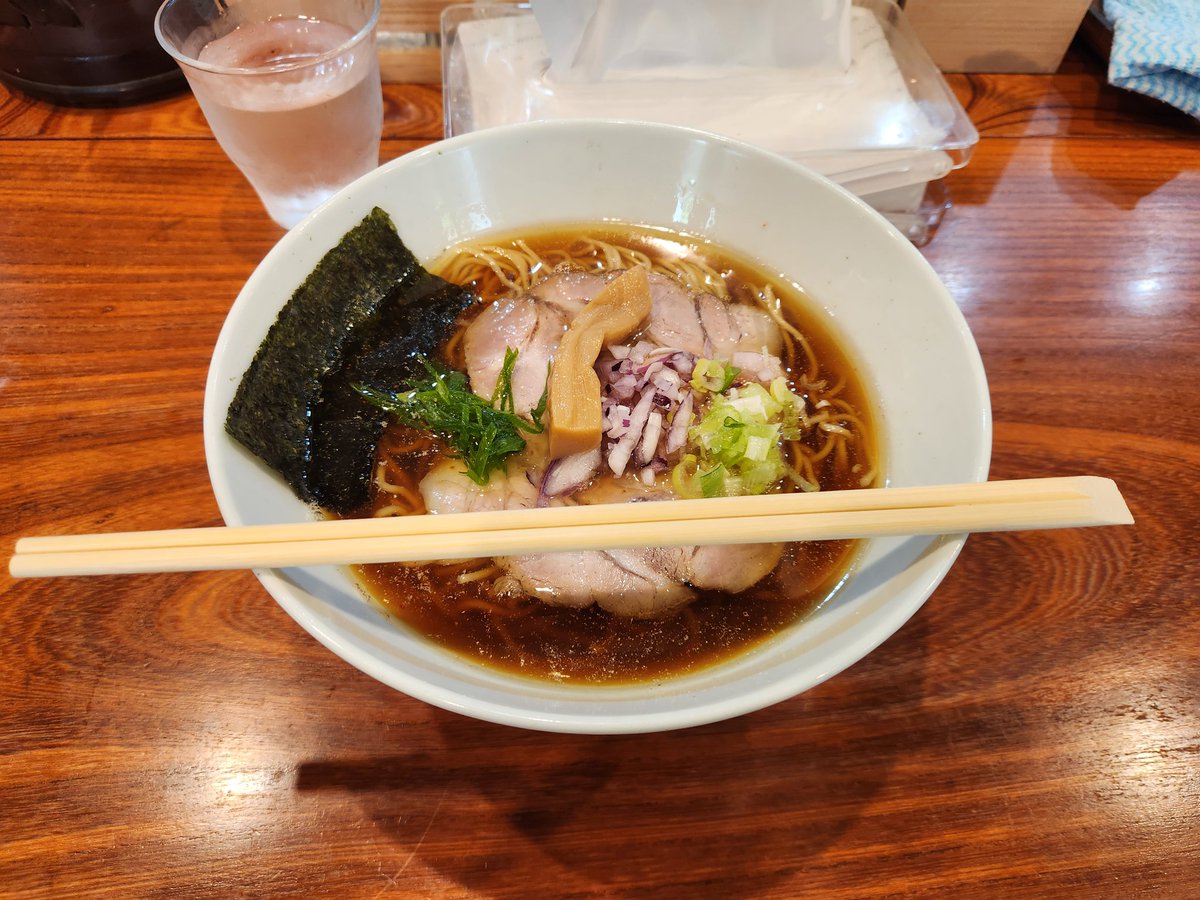 shou_bump's tweet photo. 奥さんとその親戚のみなと草津旅行！
そして草津温泉ラーメン屋青葉！ https://t.co/JQP0I2mUm5