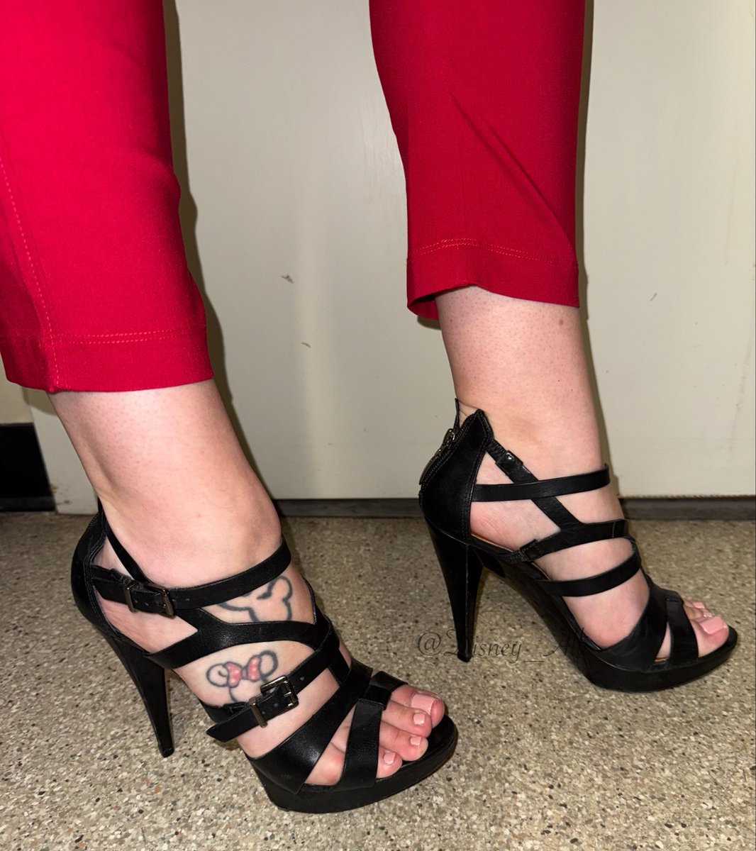 Disney_Alli's tweet photo. Canada Day in sandals and red pants #shoes #shoefie #shoesoftheday #sotd #outfitoftheday #ootd #highheeledshoes  #highheellife #highheellover #highheeladdict #shoelover #shoefreak #shoeporn #shoewhore #shoeaddict #shoeaholic #shoeaddiction #instaheels #heelsporn #heels #showoff https://t.co/6nmMQEyfl6