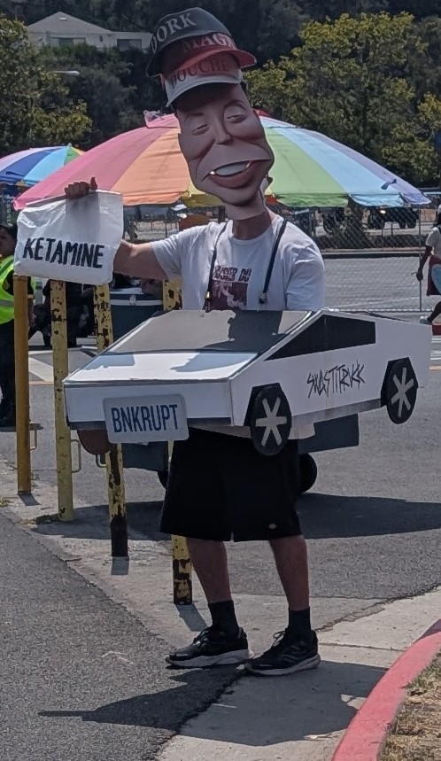 tmccoy55's tweet photo. @ClownWorld We ran into this guy in Pasadena at Demo days . https://t.co/LHs13kEbxg