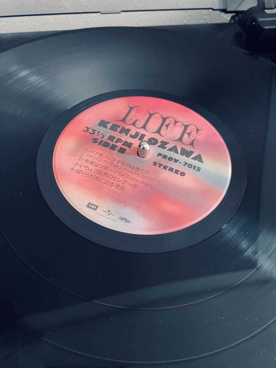 lungman's tweet photo. レコード棚が取り出しやすい位置になったので音楽がだいぶ聴きやすくなった。ということで今日は小沢健二の気分だったのでずっと聴いてた https://t.co/ukSnWsCebN