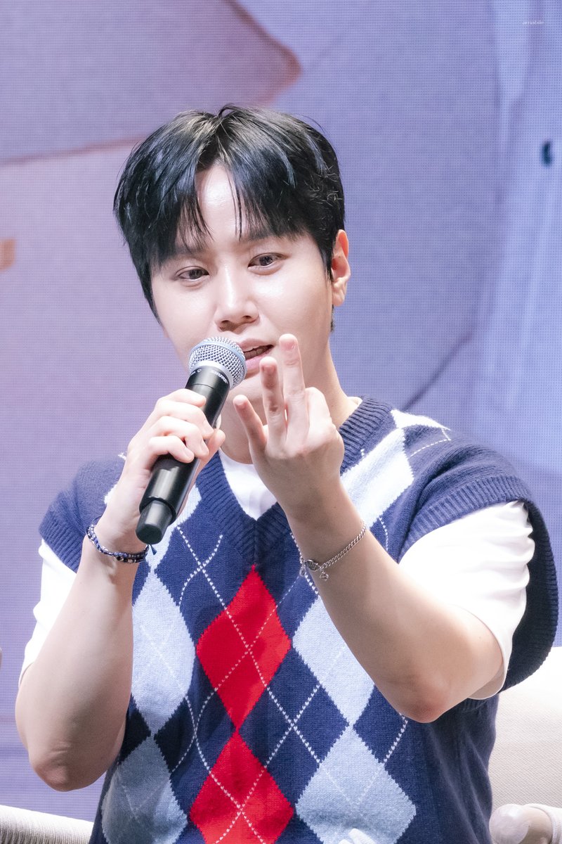 amabile0703's tweet photo. 260703 라포엠 데뷔 6주년 기념 '라뷰 1기' 팬이벤트

팬이벤트만세🙋🏻‍♂️(대충 세살쯤으로 보임)

#라포엠 #최성훈 #LAPOEM https://t.co/SaKYga64Vl