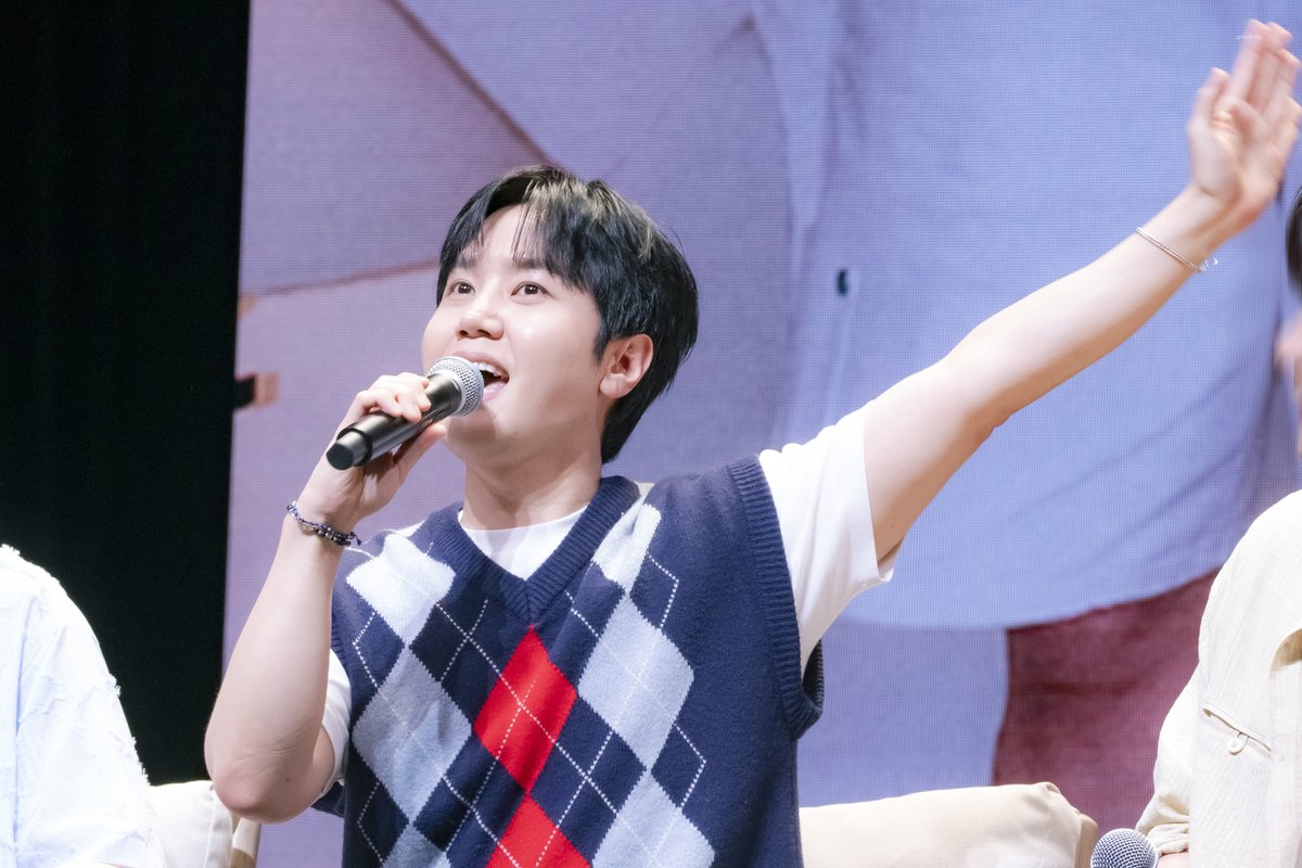 amabile0703's tweet photo. 260703 라포엠 데뷔 6주년 기념 '라뷰 1기' 팬이벤트

팬이벤트만세🙋🏻‍♂️(대충 세살쯤으로 보임)

#라포엠 #최성훈 #LAPOEM https://t.co/SaKYga64Vl