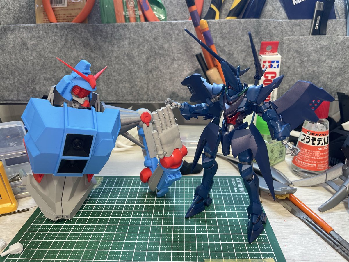 Unagi012311's tweet photo. サイコガンダム2回目の仮印刷。
弱かった関節に軟質なTPUプラを入れ込んでみた。可動は割と良い感じだけど自重により保持ができないという赤ちゃん状態。
こっからアーマーつけるんやぞ大丈夫なんかお前。デカいなお前。
#サイコガンダム https://t.co/cXONL20Oqi