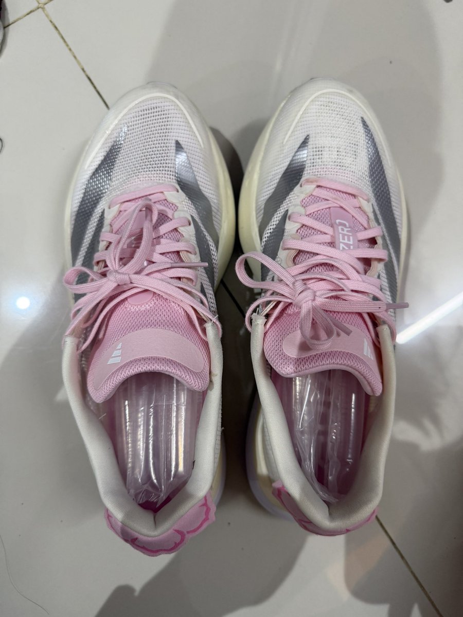 diorlipglowploy's tweet photo. ส่งต่อ Adidas Adizero Boston 13 Blossom / Sakura 🌸 สีใหม่ล่าสุด! มีตำหนิใส่วิ่งไม่ถึง 10 โล 
💞 3,500฿ ส่งฟรีแฟลช 💞🫶🏻 from 5,400฿
Size 39.3 🌸💫 #ส่งต่อรองเท้า #ส่งต่อadidas #adidasthailand #adidasadios #รองเท้าadidas #ส่งต่อadidaspro4 #รองเท้ามือสองของแท้ #ส่งต่อเครื่องสำอาง https://t.co/wxtR1bAyoa