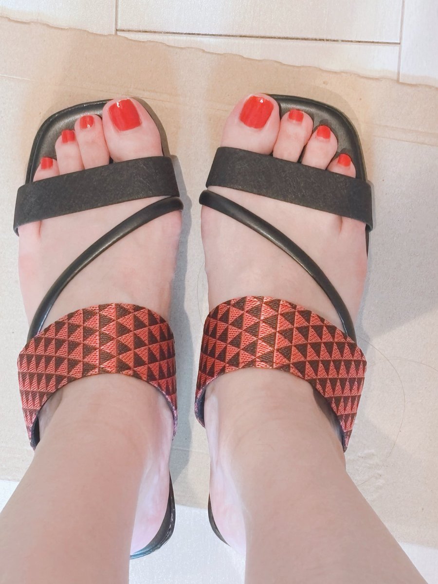 suzu_ne_724's tweet photo. しまむらとさんかくさんのコラボサンダル受け取ってきた！柔らかくてめちゃくちゃ履き心地がいいー✨この夏はこれで過ごす！ https://t.co/GGIozyGi45