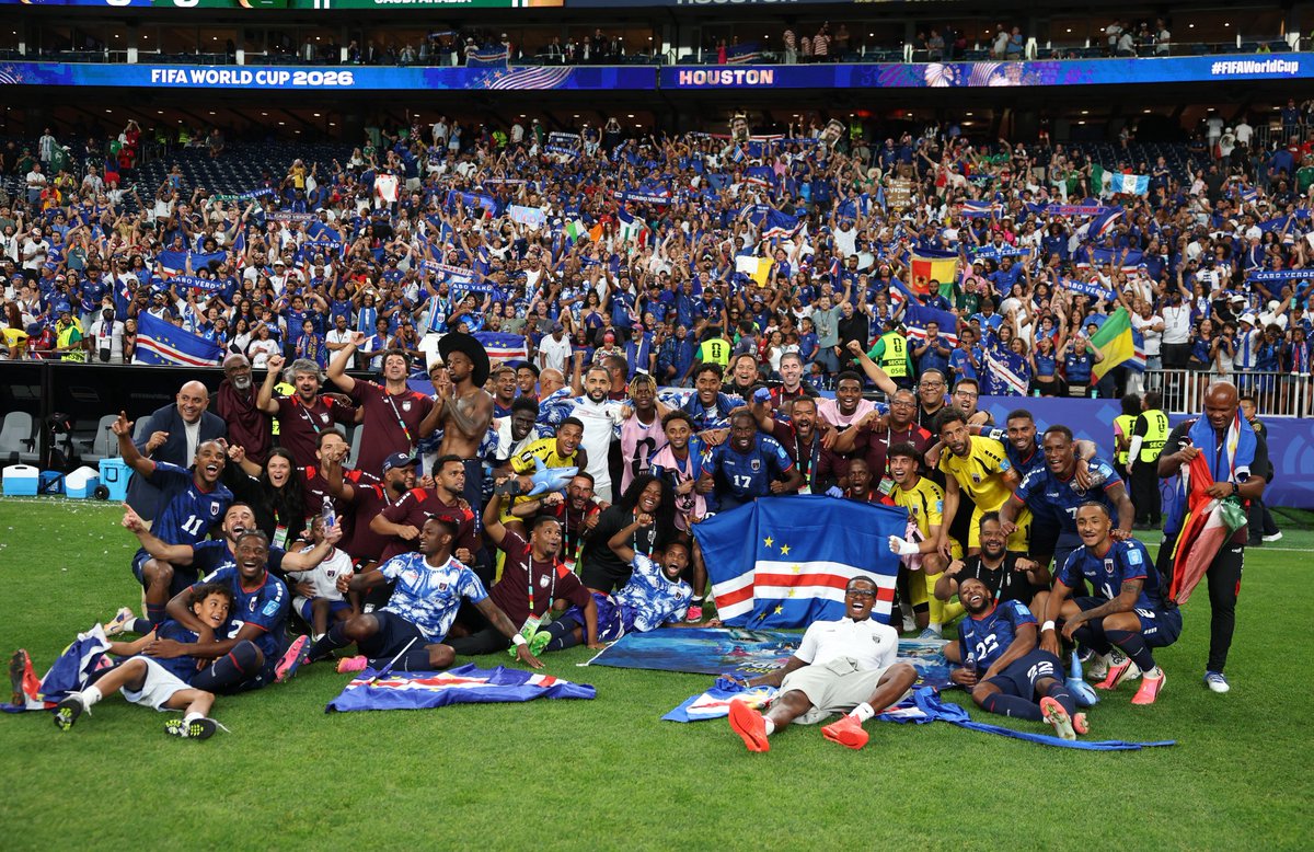 IvaanBlanco26's tweet photo. Muchísimo HONOR a lo que ha hecho Cabo Verde en este Mundial 2026.

Lo recordaremos cada vez que hablemos de esta Copa del Mundo.

Han llevado a Argentina esta noche hasta el último segundo de partido.

Y hasta han tenido que estar perdiendo tiempo en el descuento para llevarse el partido.

Absolutamente histórico.