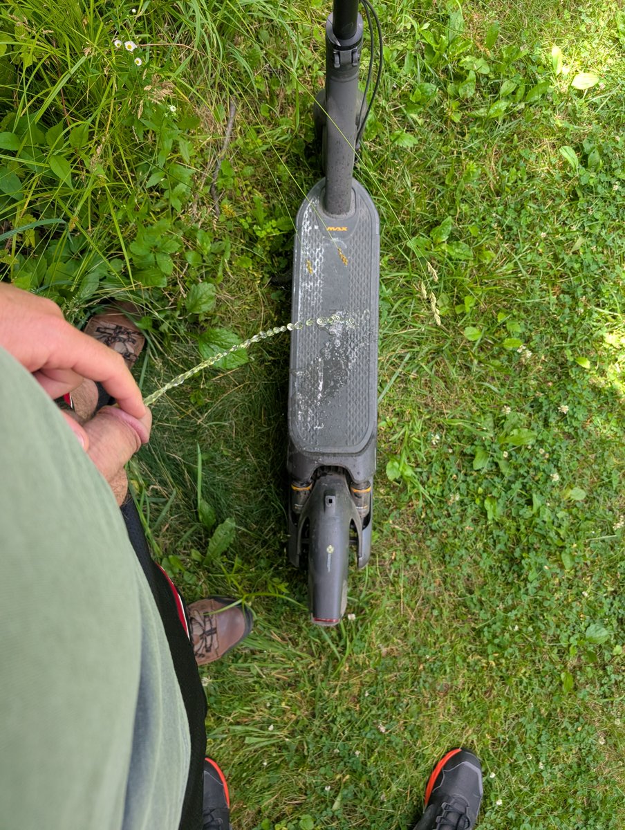 madtownkink's tweet photo. Pissing on a scooter https://t.co/JjT869Txh8