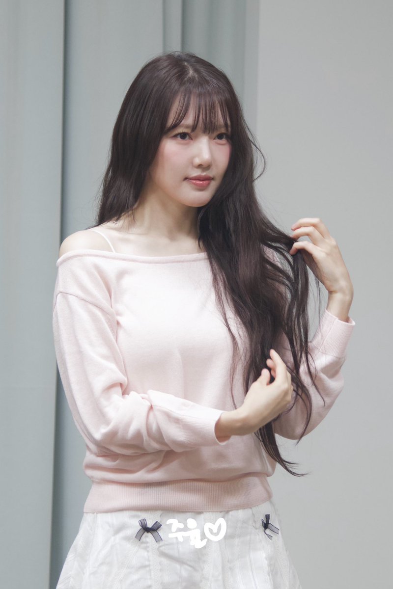 ohyens819's tweet photo. 260703💕 #예린 #YERIN https://t.co/WznqrouIys