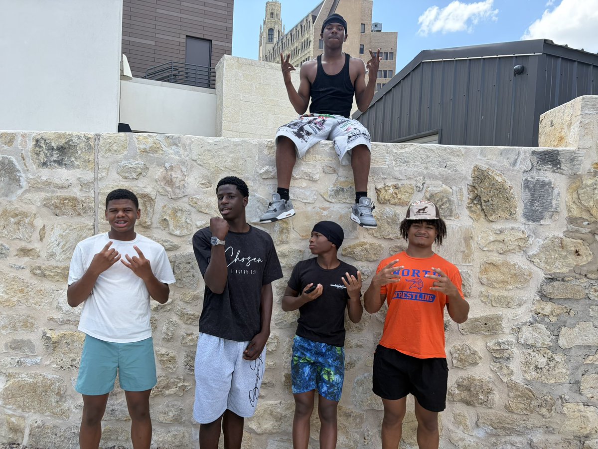 HardenTrendon's tweet photo. Nothing beats celebrating the 4th of July with family at the Alamo. 🇺🇸 Grateful for the memories and especially thankful to have my favorite soldier, TJ, got to hang with us. God has been so good. ❤️🙏 #FamilyFirst #FourthOfJuly #TheAlamo #Blessed #AGTG https://t.co/Tl4NnZs4CI