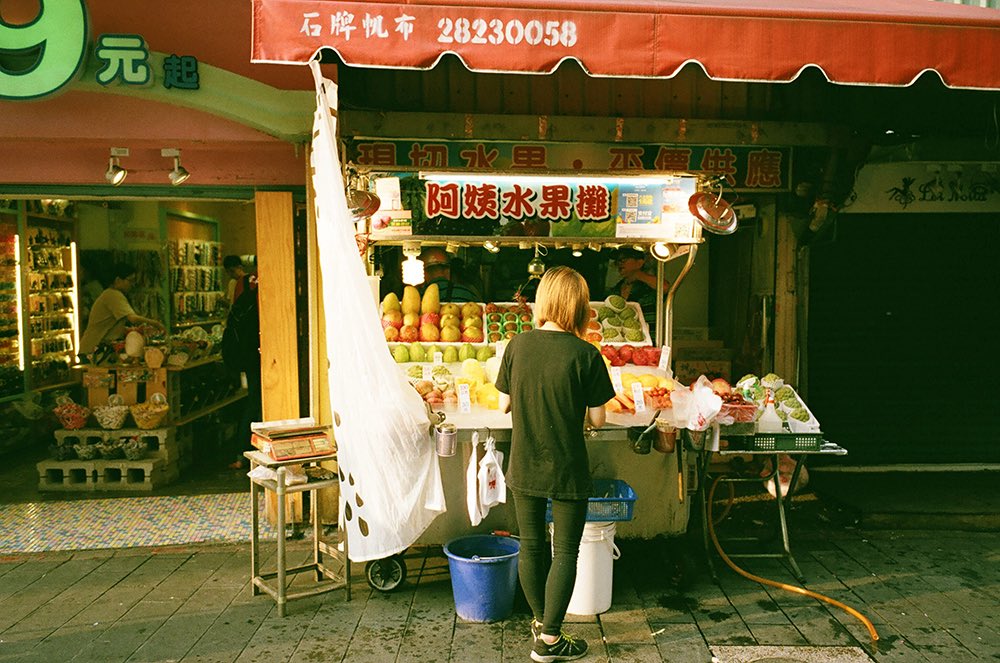 inao_toshiaki's tweet photo. WAIKIKI PHOTOGRAPH
taipei, taiwan
contax t2
street corners,
late afternoon,
everyday scenes.
#taipei #taiwan #contaxt2 #streetphotography #waikiki_inc_photograph https://t.co/aSrXwxYomc