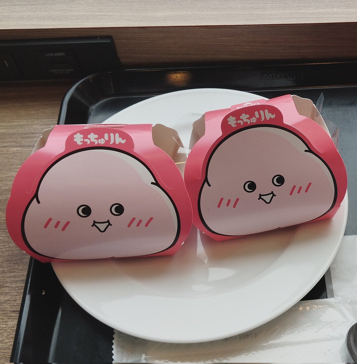 ramunevoice's tweet photo. 朝ごはんは、ぜいたくにもっちゅりんにするか🍩（←並んだ） https://t.co/dvnlOKhAre