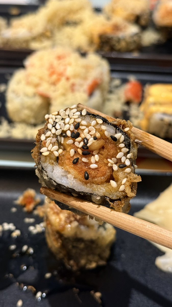 ozithv's tweet photo. اجواء يوم الجمعة 🍣🍱☕️🖤 https://t.co/gFGpsVoZBg