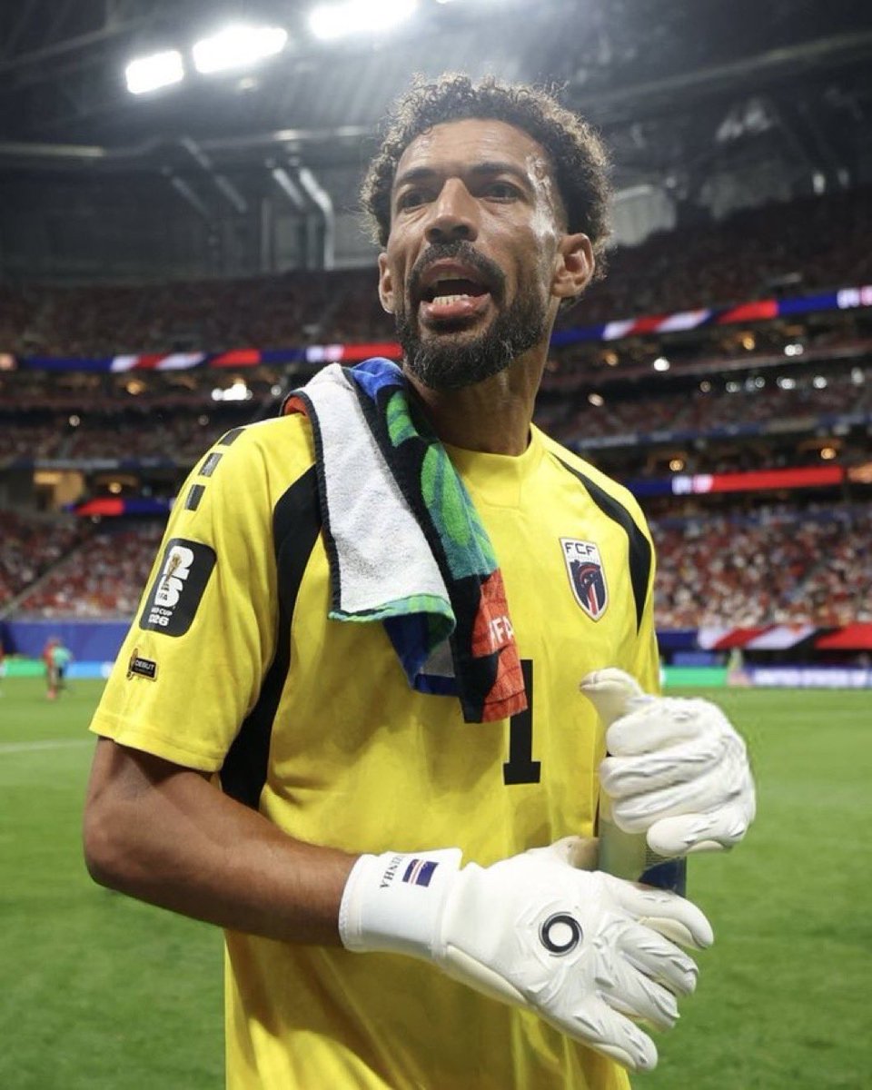 nocontextfm1's tweet photo. 40-years-old. 17.6 million followers on Instagram. 18 saves. 

Vozinha. I don't think I will ever forget you. What an icon. https://t.co/10zAg8Zly8