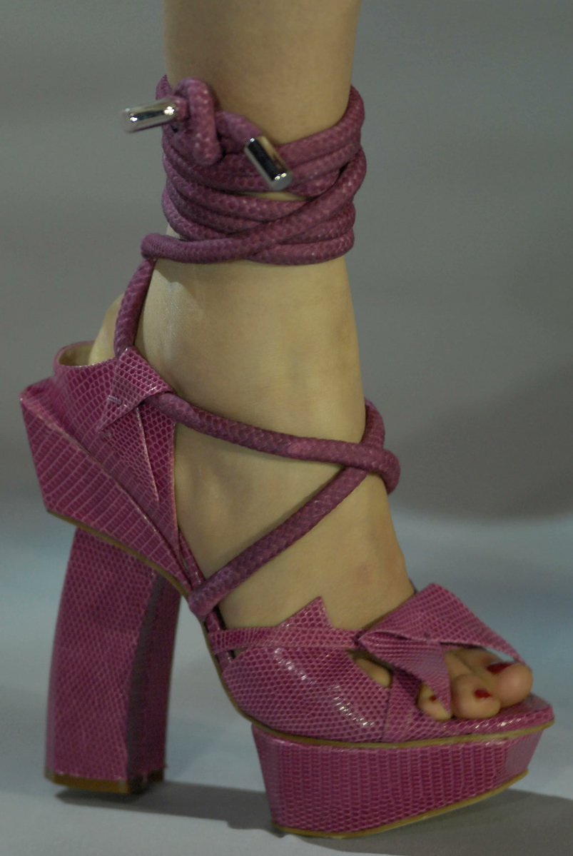 patchtopia's tweet photo. shoe details at christian dior s/s 2007 couture https://t.co/4OCEbLnw6q