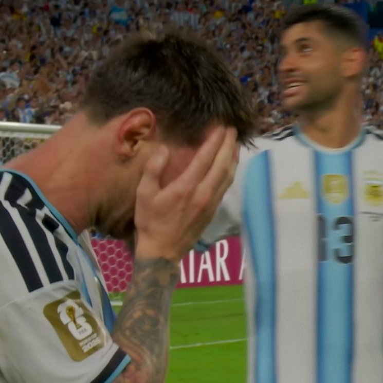 LoyalSachinFan's tweet photo. Argentina are into the Round of 16 of the World Cup. Messi nation, we're still alive. 😭 https://t.co/0iwpEpKeyM