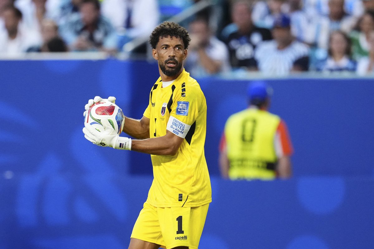 _BeFootball's tweet photo. 🚨 OFFICIEL ! LE CAP-VERT 🇨🇻 EST ÉLIMINÉ DE LA COUPE DU MONDE 2026 ! 🌍💔

L’une des équipes les plus attachantes de ce Mondial, merci les mecs on a tellement vibré

Merci Vozinha, merci Bubista, merci Cabral, merci les gars, vous serez à jamais dans les archives de la Coupe du Monde