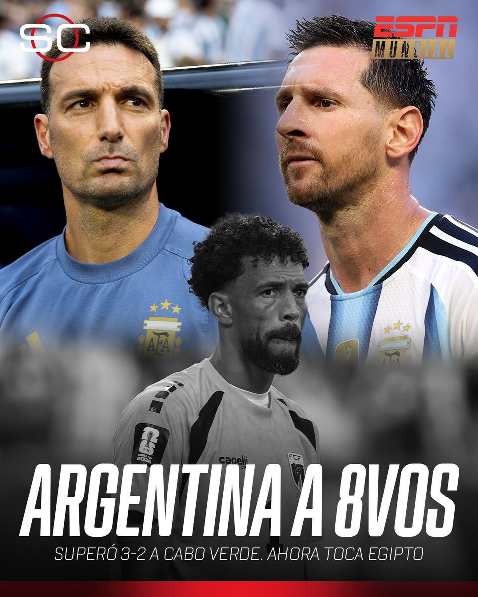SC_ESPN's tweet photo. 🔥 ¡EL CAMPEÓN DEL MUNDO SUFRIÓ PERO SACÓ CHAPA!

🇦🇷 Argentina le ganó 3-2 a Cabo Verde en un partido para el infarto y avanzó a Octavos de final de la Copa del Mundo

⚽ Leo Messi, Licha Martínez y Cuti Romero
⚽ Duarte y Lopes Cabral

🔜 Será rival de Egipto

⚽ #ESPNMundial https://t.co/icyj9fY0l7
