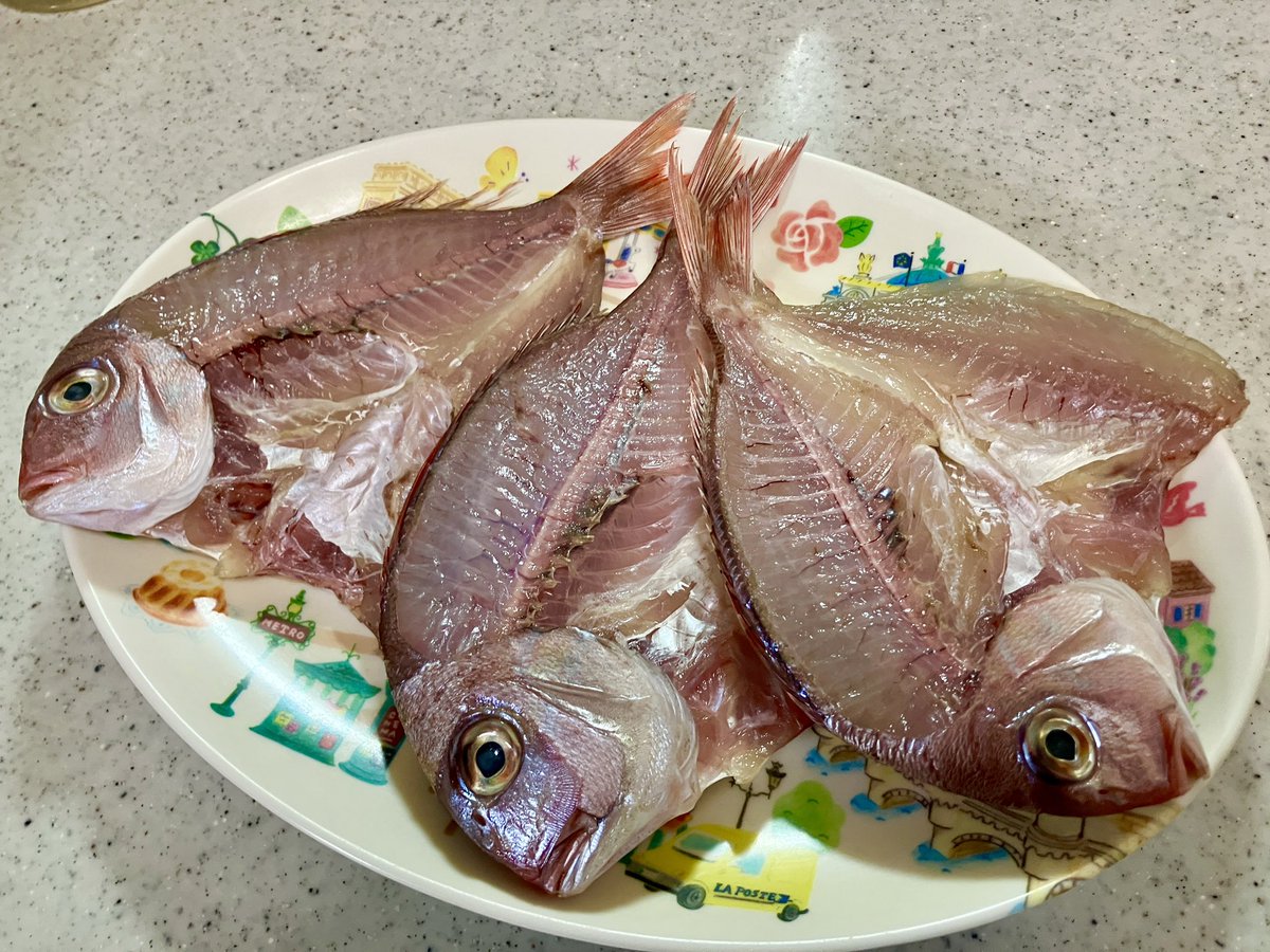LOLOPerz2's tweet photo. ひと晩干した鯛を戴く

中々良い感じに仕上がってる🐟

#LOLOPKitchen https://t.co/V0feLgvwL5