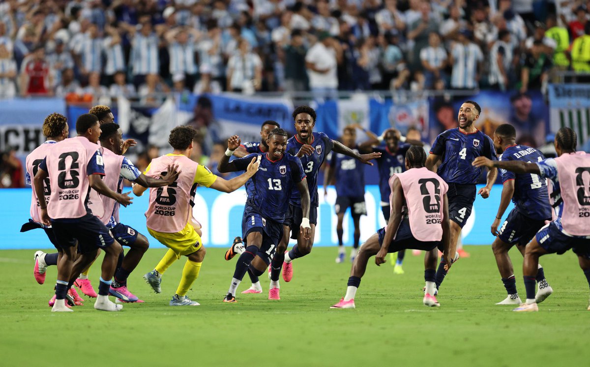 elhadjikandji10's tweet photo. Le Cap Vert vient de gagner le cœur de tous les amateurs du football.

Vous avez de quoi être fiers. Vous êtes dans l’histoire 🇨🇻❤️ https://t.co/McnRnR0Ipx