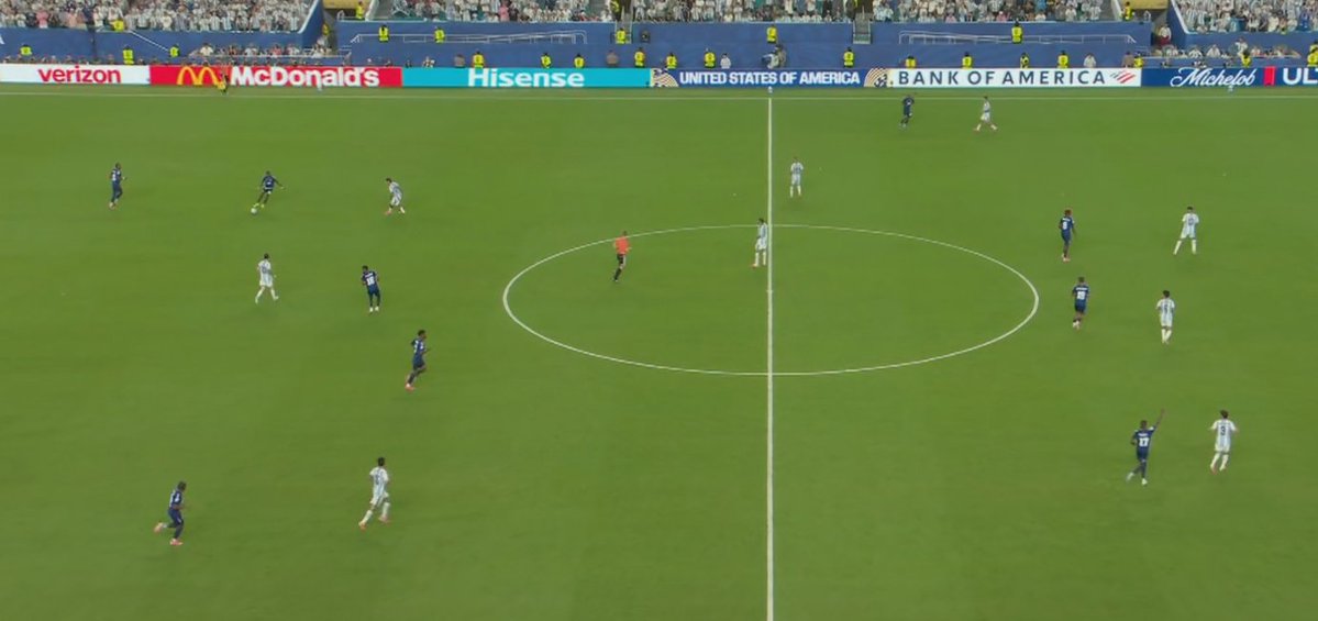 Luis_Endera's tweet photo. #Argentina es 87 veces más grande en población que Cabo Verde. 

PARTIDO HISTÓRICO, BONITO, EMOCIONANTE. 

Gracias, #CaboVerde, hemos SOÑADO con vosotros, teneís TODO MI RESPETO. 👏🏽👏🏽👏🏽

Espero que muchos de sus jugadores mejoren su cotización y contratos, que seguro que sí. https://t.co/9X0aajsG2x