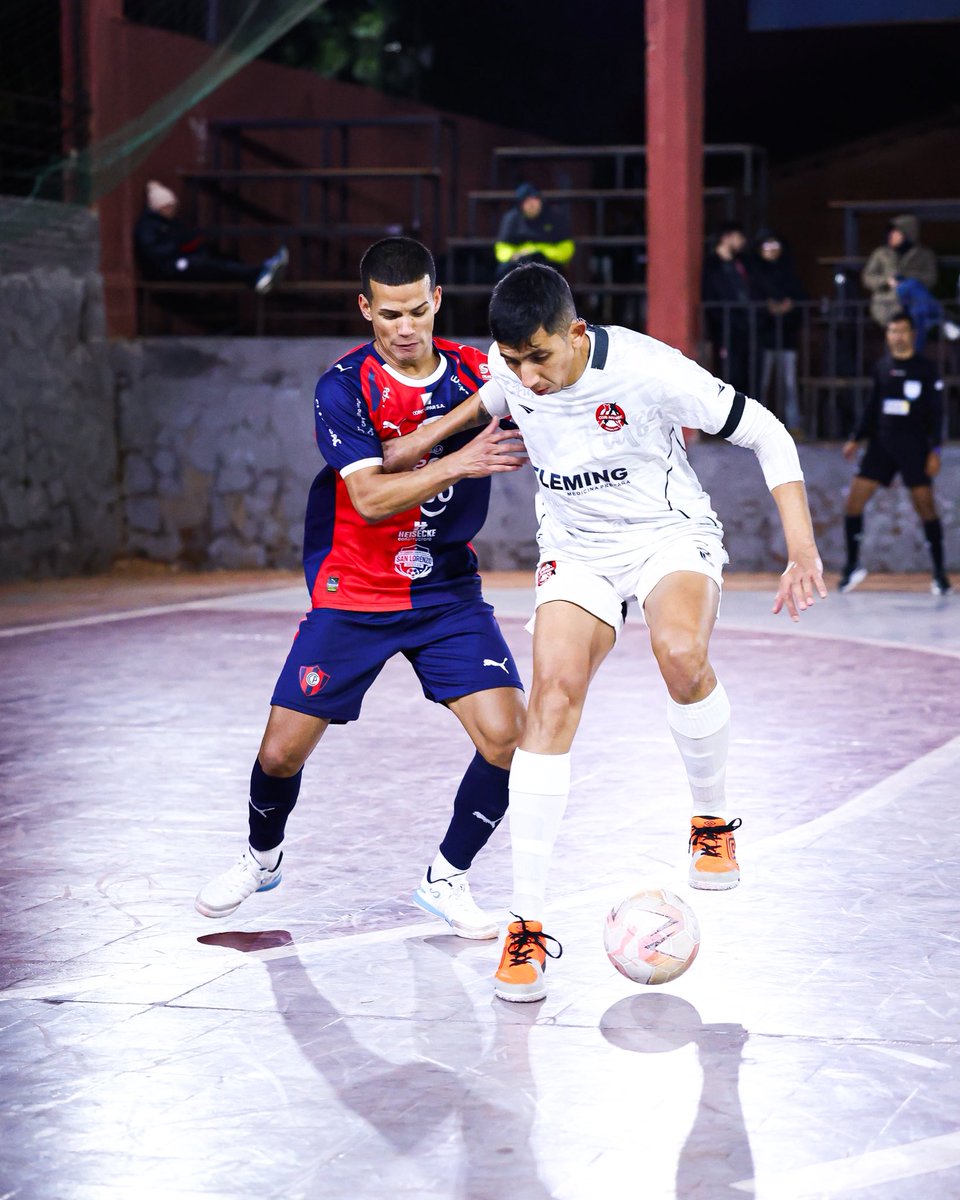 AfemecFutsal_'s tweet photo. ➡️ Entretiempo en Pol. De Ysaty.

#AFEMEC  [0-0]  #CCP 

#AFEMECesFutsal ❤️🤍 https://t.co/XJo64q0N79