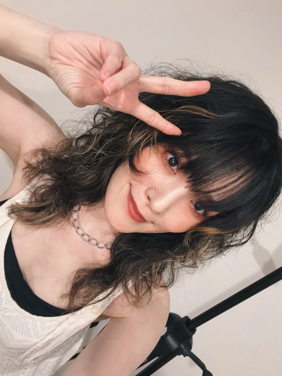TACAMI_sing's tweet photo. 昨日、寝ようとしたら色んなことが頭に自然に浮かんできて…ポップコーンが次々と破裂するように🍿…合計２時間くらいしか眠れなかった🤯

でもなぜか今は眠くなくてスッキリ😊
コーヒー飲んで頑張る☕️

✔️今夜20:00には大切な告知があります✨
21:00時〜はYouTube Liveも！

盛りだくさんですが🌳何卒よろしくお願いいたします🦆
素敵な土曜日を過ごしてね🐡🫧