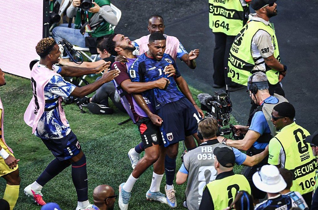 indosupporter's tweet photo. CABO VERDE 🇨🇻

Debutan yang sangat layak tampil di Piala Dunia. Juara di hati masyarakat.

Terima kasih Cabo Verde 👏 https://t.co/83tAaiKUKH