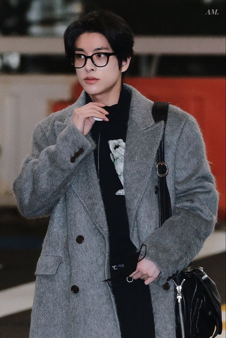 simlylily's tweet photo. ── TAGS GAME ⋆ 𐙚 ̊.

Pick your favorite airport look of Jake

      This           or          That 

Drop your answer + tags ⤵

SEVEN HEARTBEATS ONE LIFE
​#Jake_Our_Pride
#PrioritizeJakesHealth https://t.co/Eva8bV5luv