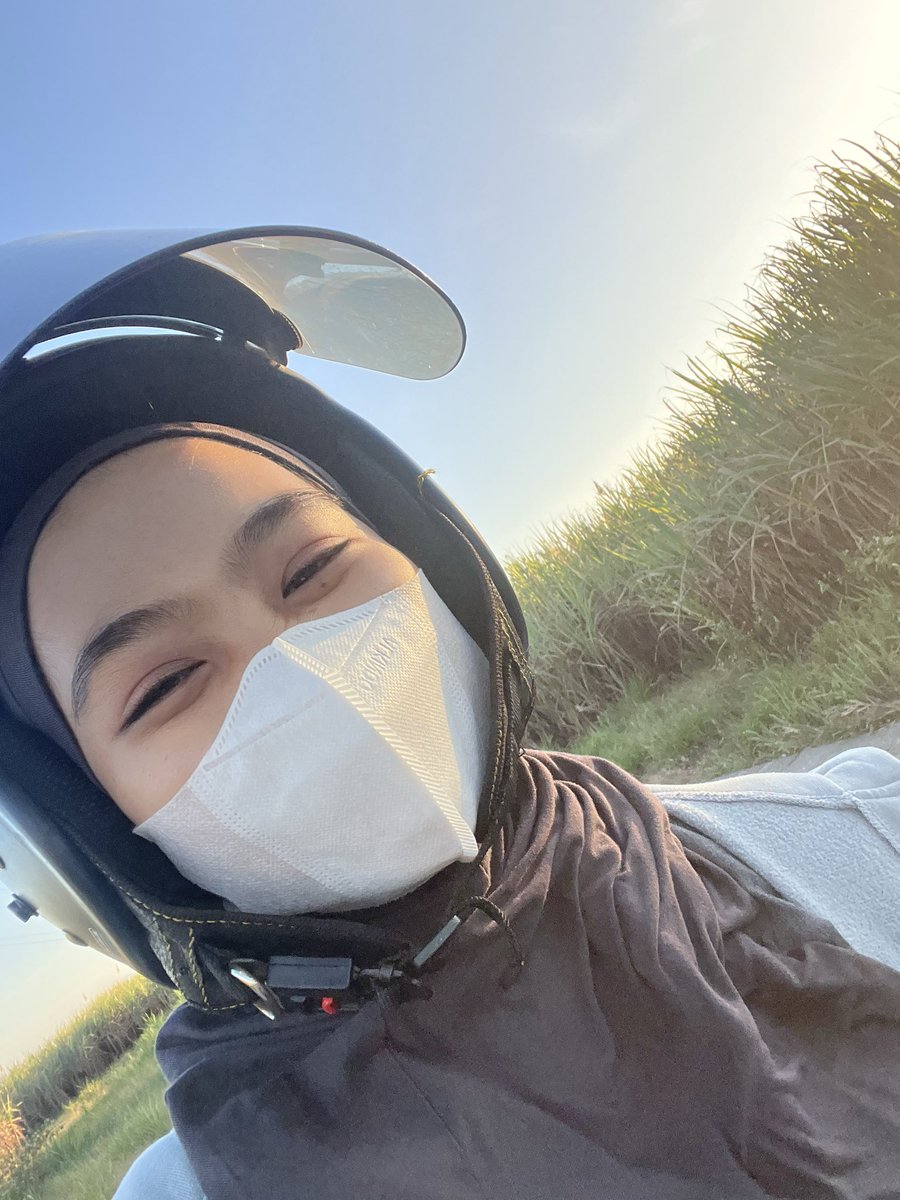 ossaww_'s tweet photo. ya allah, aku kalo senyum sumringah sekali loh. tolong ya bantu wujudin bucket list aku satu per satu. biar tambah manis senyum aku 🤲🏻💌 mudahkanlah ya rab https://t.co/Jfad6eS00T