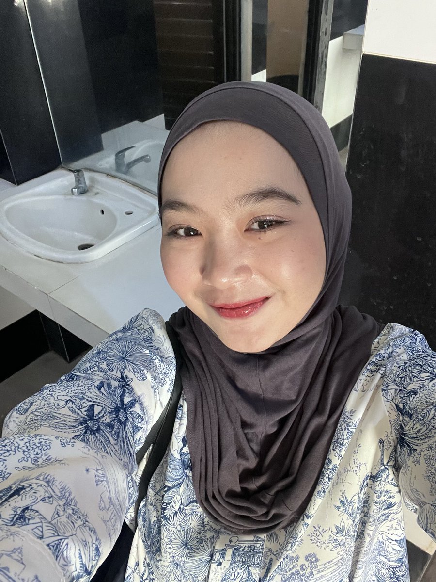 ossaww_'s tweet photo. ya allah, aku kalo senyum sumringah sekali loh. tolong ya bantu wujudin bucket list aku satu per satu. biar tambah manis senyum aku 🤲🏻💌 mudahkanlah ya rab https://t.co/Jfad6eS00T