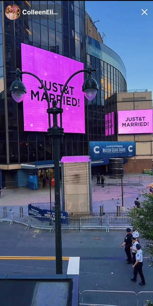 TheTSDaily's tweet photo. Just two minutes after Taylor Swift announced she was officially married to Travis Kelce, rain began pouring down.

According to tradition, rain on your wedding day is considered a symbol of good luck and a long-lasting marriage. 💍🤍 https://t.co/GqyJSAlkhS