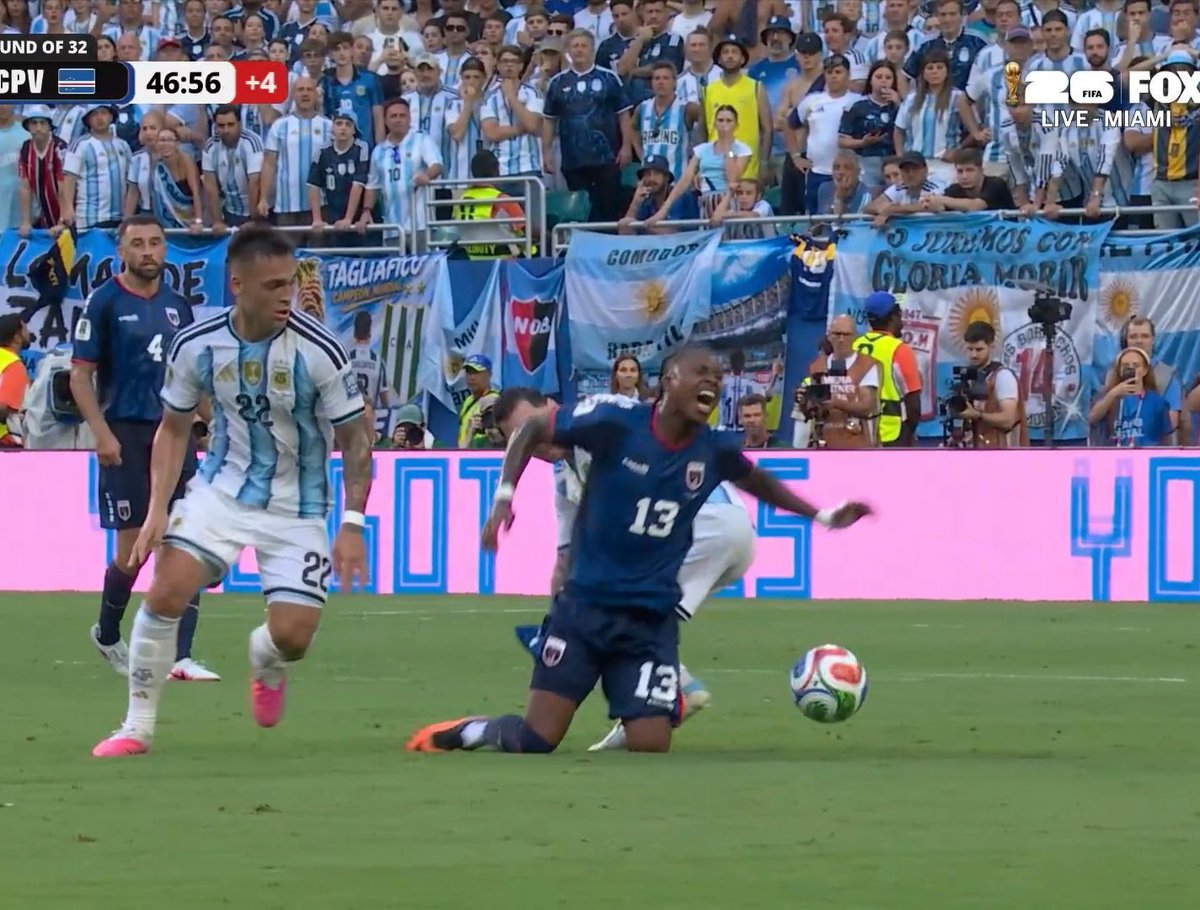 TouchmineX's tweet photo. 🚨🤑𝗖𝗢𝗥𝗥𝗨𝗣𝗧𝗜𝗢𝗡 𝗔𝗟𝗘𝗥𝗧: 

Cape Verde had MULTIPLE calls go against them in the Argentina match!

•Clearly winning the ball and Messi given a dangerous FK.

•2nd goal Tagliafico commited a foul in the corner. Goal still was given.

•Clear foul not given in the dying minutes of regular time. Potential dangerous free kick.

Cape Verde went against the system and lost, but they will forever have our hearts. 🇨🇻