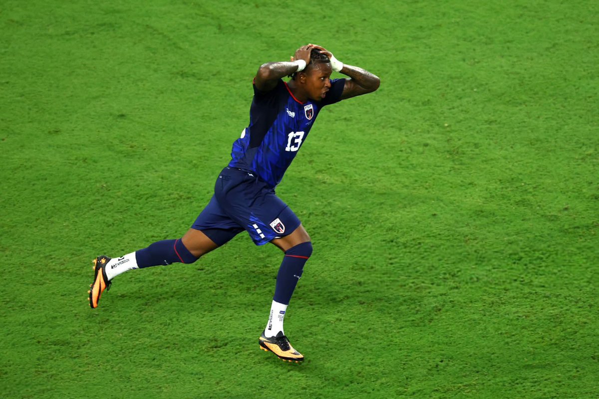 farooi's tweet photo. #الارجنتين_الراس_الاخضر تعتبر واحدة من أجمل المباريات في تاريخ كأس العالم ⚽️

تحية تقدير واحترام كبيرين لمنتخب الرأس الأخضر 🇨🇻 فريق محترم مثالي يلعب بحماس وثقة وتركيز منقطع النظير.
هدفهم الثاني قد يعتبر أجمل هدف في المونديال 😍 https://t.co/aysSVggOLl
