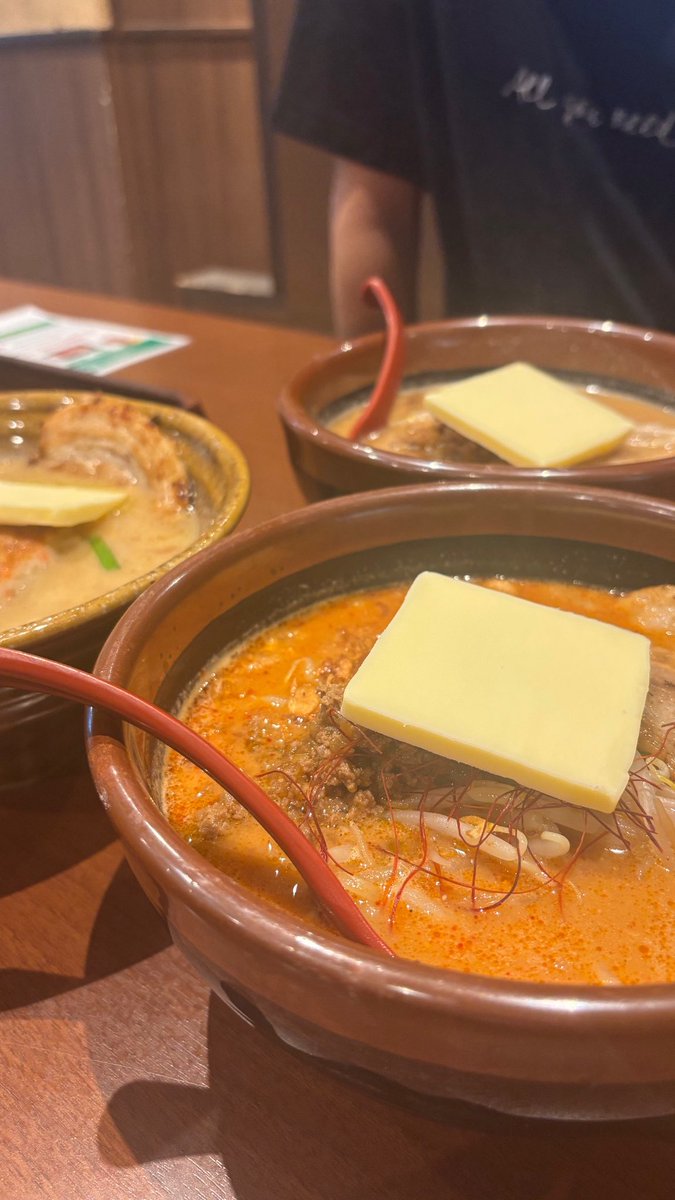 yoru_2403's tweet photo. @i_lv_nbsui3 ハナさんこんにちは！
6月は結構ラーメン食べてましたね〜その中でも美味しかった料理載せときますね！
煮干しのスープのつけ麺、スペイン料理店で食べたパエリア、味噌ラーメンです〜 https://t.co/UR1THrJn9f
