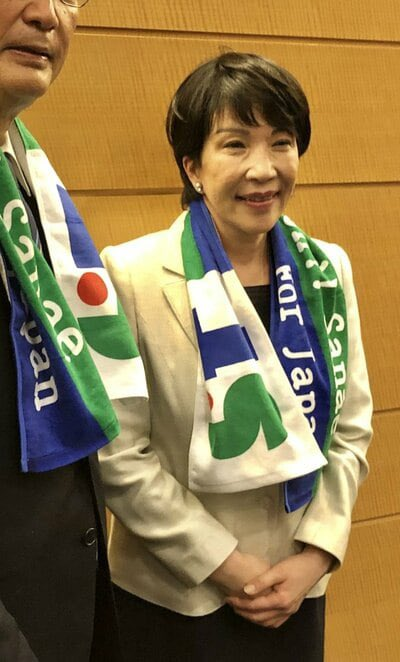 SubjectBotch's tweet photo. いつの間にか
祭りの団扇が＞＞＞さなえタオルに💢

検察動けよ！ https://t.co/fT80EwUHmQ