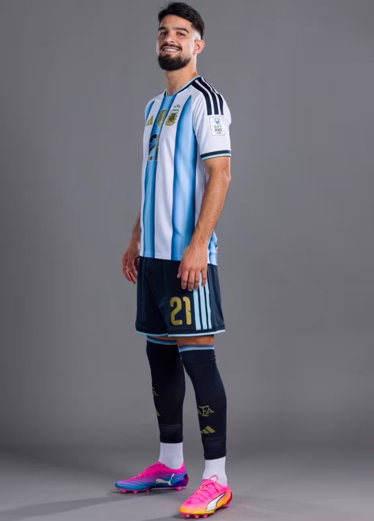 notluisdelpi's tweet photo. Lautaro es el muerto que fue siempre y Julián esta jugando todo pajeado por culpa del pase al Barca.

I NEED A HERO https://t.co/h660Awl0EO