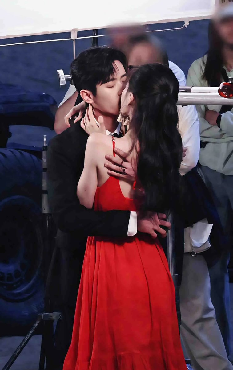 czhouye's tweet photo. “Will you marry me?”
“Yes, I do.” 

#TheLeadingStars • #ChengLei #ShenYujie https://t.co/7a9l1eHTyl