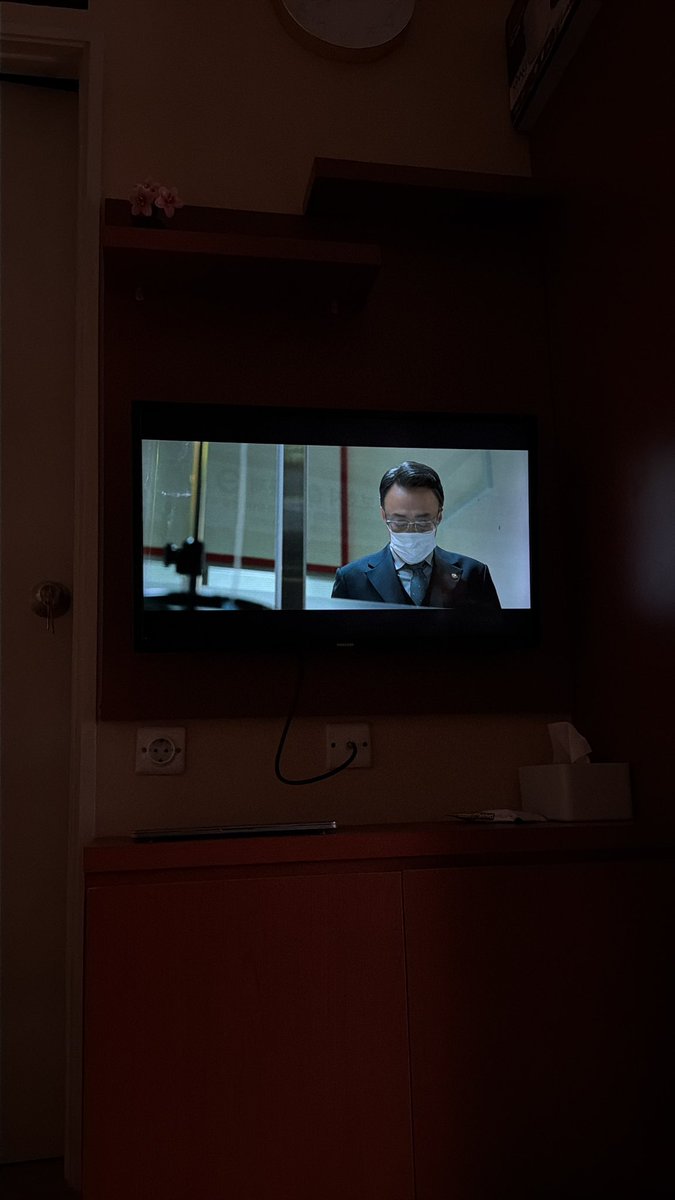 driftedlightly's tweet photo. seruuuu sekarang nobarnya bisa di tv😭😭 https://t.co/9bQMAL9I4Z