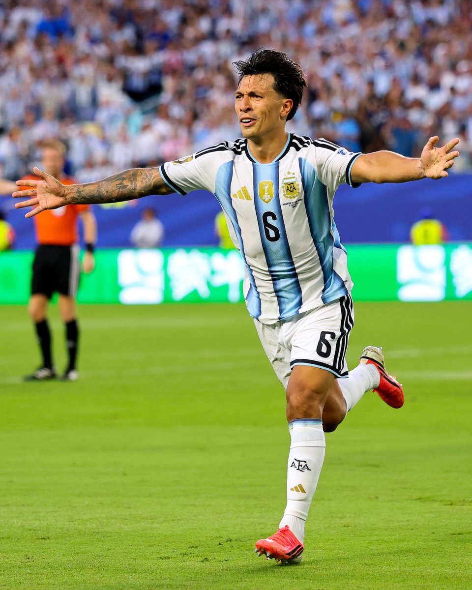 INFLUENCERjr's tweet photo. Huyu jamaa akiwa Argentina na akiwa United ni watu wawili tofauti kabisa. https://t.co/ThpWEJyncn