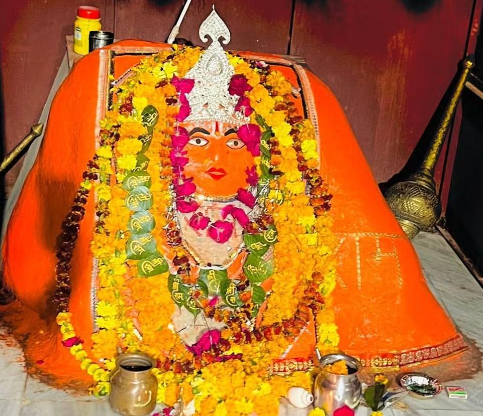 sun200369's tweet photo. 🙏 जय श्री राम🙏 
श्री गुढ़ाल सरकार हनुमान मंदिर, बदरवास, MP. में विराजमान श्री हनुमान जी महाराज के दिव्य दर्शन। प्रभु की कृपा से आज का दिन शुभ एवं मंगल मय हो। श्री सीतारामजी महाराज सबका कल्याण करे।
🙏सुप्रभात🙏 https://t.co/1Ow8PhDBbd